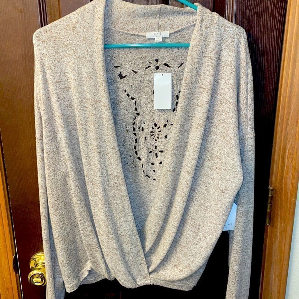 NWT C+J collection open front  sweater with cut out design on back. Size XL.